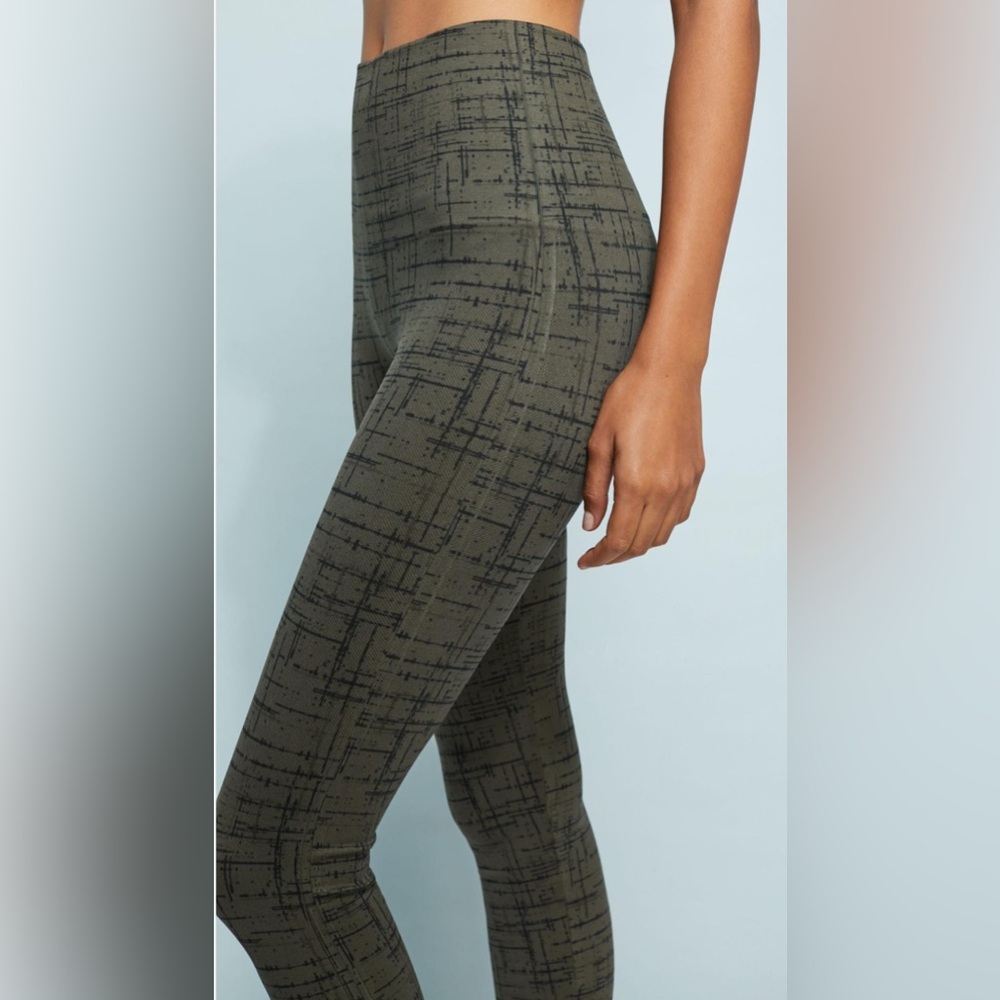 Spanx leggings military green Look at me now seamless black lines large